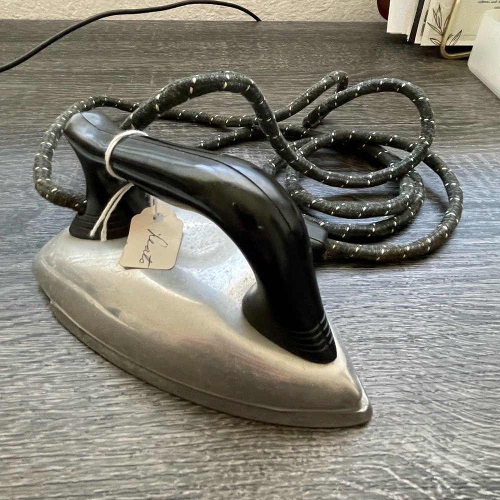 Antique 1940’s childs iron heats and works!
